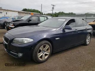 2013 BMW 5 Series 528i xDrive z VIN WBAXH5C54DD109830, wystawiony jako Copart lot #52519245 z przebiegiem 175 772 mil mil oraz Szkoda całkowita • Salvage title. Historia ofert i sprzedaży dostępna na DreamBid. Obrazek 1.