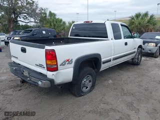 2000 Chevrolet Silverado 2500 LS with VIN 1GCGK29U0YE421788, listed as a IAAI auction lot 41740928 with 192,447 mi miles. Bid and sale history available at carsss.com. Image 4.