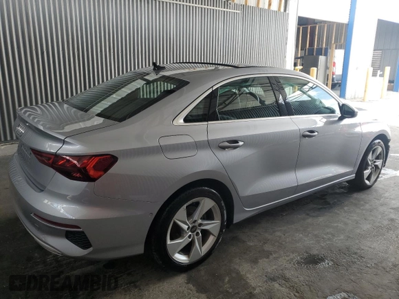 2024 Audi A3 Premium z VIN WAUAUDGY2RA127557, wystawiony jako Copart lot #58738645 z przebiegiem 18 581 mil mil oraz Tytuł czysty. Historia ofert i sprzedaży dostępna na DreamBid. Obrazek 3.