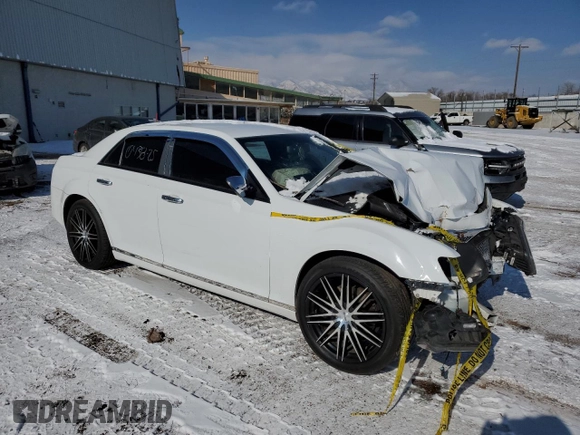2014 Chrysler 300 with VIN 2C3CCABGXEH305856, listed as a Copart auction lot 44945355 with 0 mi miles and Salvage Title. Bid and sale history available at carsss.com. Image 4.