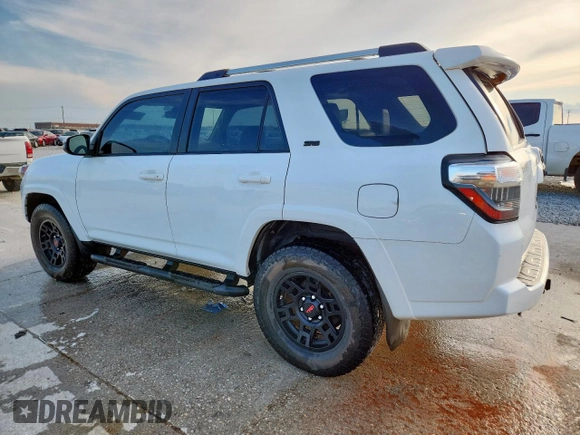 2020 Toyota 4Runner SR5 z VIN JTEBU5JR6L5819461, wystawiony jako Copart lot #58766725 z przebiegiem 101 481 mil mil oraz Szkoda całkowita • Salvage title. Historia ofert i sprzedaży dostępna na DreamBid. Obrazek 2.