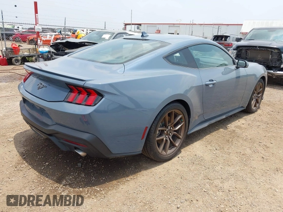 2024 Ford Mustang EcoBoost z VIN 1FA6P8TH1R5108414, wystawiony jako IAAI lot #42216812 z przebiegiem Nie podano mil oraz . Historia ofert i sprzedaży dostępna na DreamBid. Obrazek 4.