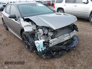 2025 Toyota Camry LE z VIN 4T1DAACK5SU554563, wystawiony jako IAAI lot #41788016 z przebiegiem 4 023 mil mil oraz . Historia ofert i sprzedaży dostępna na DreamBid. Obrazek 6.