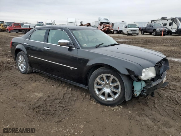 2008 Chrysler 300 C Hemi with VIN 2C3KA63H48H131745, listed as a Copart auction lot 45227135 with 137,606 mi miles and Salvage Title. Bid and sale history available at carsss.com. Image 4.
