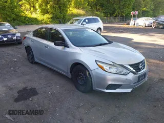 2017 Nissan Altima S z VIN 1N4AL3AP7HN350769, wystawiony jako IAAI lot #42275953 z przebiegiem 77 746 mil mil oraz . Historia ofert i sprzedaży dostępna na DreamBid. Obrazek 1.