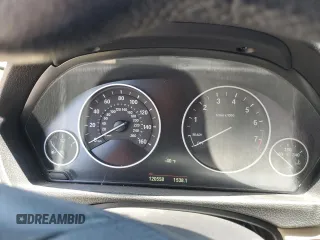2015 BMW 3 Series 328i с VIN WBA3A5G57FNS86060, выставлен на аукционе Copart как лот 57495985 с пробегом 120 558 миль миль и Списание • Salvage title. История ставок и продаж доступна на DreamBid. Изображение 9.