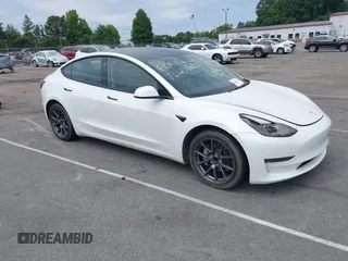2023 Tesla Model 3 z VIN 5YJ3E1EA3PF556644, wystawiony jako IAAI lot #42229395 z przebiegiem 50 178 mil mil oraz . Historia ofert i sprzedaży dostępna na DreamBid. Obrazek 1.