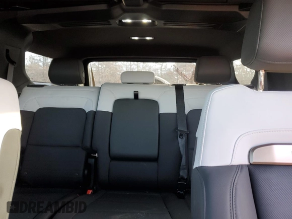 2024 GMC Hummer EV 2X z VIN 1GKB0NDE4RU104402, wystawiony jako Copart lot #88446255 z przebiegiem 15 506 mil mil oraz Szkody całkowita. Historia ofert i sprzedaży dostępna na DreamBid. Obrazek 10.