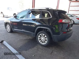 2019 Jeep Cherokee Latitude z VIN 1C4PJLCB1KD444428, wystawiony jako IAAI lot #42157384 z przebiegiem 58 948 mil mil oraz . Historia ofert i sprzedaży dostępna na DreamBid. Obrazek 3.