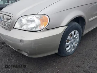 2004 Kia Sedona LX with VIN KNDUP131746563430, listed as a IAAI auction lot 41896386 with 141,526 mi miles. Bid and sale history available at carsss.com. Image 6.