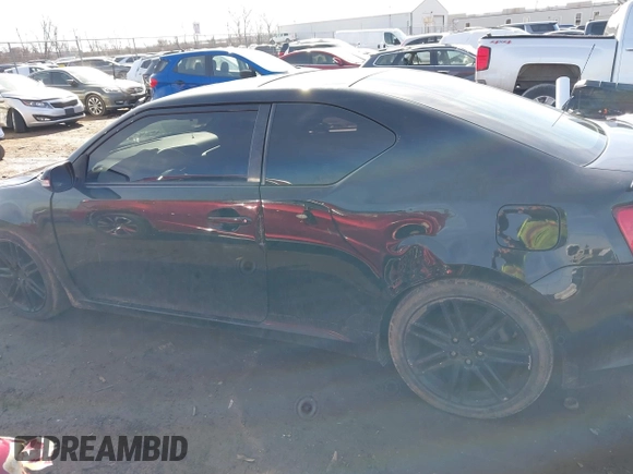 2012 Scion tC z VIN JTKJF5C79C3025063, wystawiony jako IAAI lot #41679076 z przebiegiem 153 272 mil mil oraz . Historia ofert i sprzedaży dostępna na DreamBid. Obrazek 14.