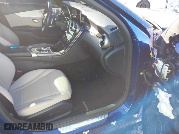 2019 Mercedes-Benz C 300 with VIN 55SWF8EB4KU293518, listed as a IAAI auction lot 40725296 with 61,745 mi miles and . Bid and sale history available at carsss.com. Image 5.