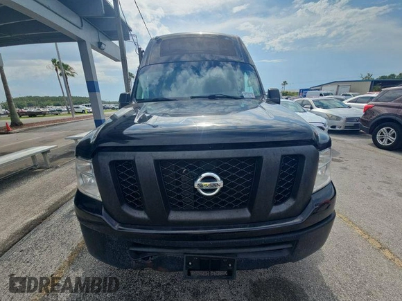 2019 Nissan NV SV z VIN 1N6BF0LY0KN803435, wystawiony jako IAAI lot #42566203 z przebiegiem 140 027 mil mil oraz . Historia ofert i sprzedaży dostępna na DreamBid. Obrazek 4.