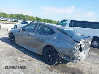 2025 Toyota Camry LE z VIN 4T1DAACK0SU500801, wystawiony jako IAAI lot #42123753 z przebiegiem 11 742 mil mil oraz . Historia ofert i sprzedaży dostępna na DreamBid. Obrazek 3.