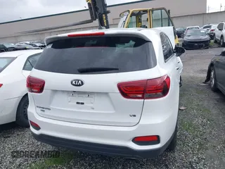 2020 Kia Sorento LX V6 with VIN 5XYPGDA5XLG679897, listed as a IAAI auction lot 41506014 with 1 mi miles. Bid and sale history available at carsss.com. Image 17.