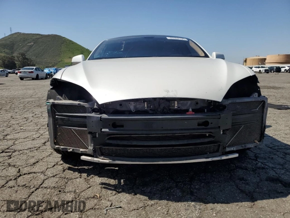 2013 Tesla Model S with VIN 5YJSA1CGXDFP03603, listed as a Copart auction lot 49352135 with 129,203 mi miles and Salvage title. Bid and sale history available at DreamBid. Image 5.