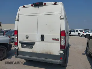 2018 Ram ProMaster Cargo z VIN 3C6TRVDG9JE122797, wystawiony jako IAAI lot #42275056 z przebiegiem 275 341 mil mil oraz . Historia ofert i sprzedaży dostępna na DreamBid. Obrazek 16.