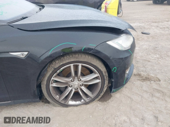 2015 Tesla Model S 85D with VIN 5YJSA1E24FF111120, listed as a IAAI auction lot 41471698 with 58,126 mi miles. Bid and sale history available at carsss.com. Image 19.