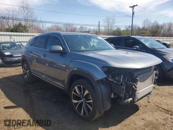 2024 Volkswagen Atlas SEL Premium R-Line with VIN 1V2FE2CA8RC209296, listed as a Copart auction lot 51262385 with 10,914 mi miles and Salvage title. Bid and sale history available at DreamBid. Image 4.