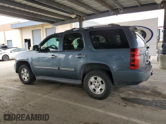 2010 Chevrolet Tahoe LT z VIN 1GNUKBE09AR257856, wystawiony jako Copart lot #55320645 z przebiegiem 225 943 mil mil oraz Czysty tytuł • Clean title. Historia ofert i sprzedaży dostępna na DreamBid. Obrazek 2.