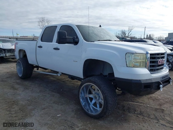 2008 GMC Sierra 2500HD SLE1 with VIN 1GTHK23608F184809, listed as a IAAI auction lot 41089039 with 272,436 mi miles. Bid and sale history available at carsss.com. Image 1.