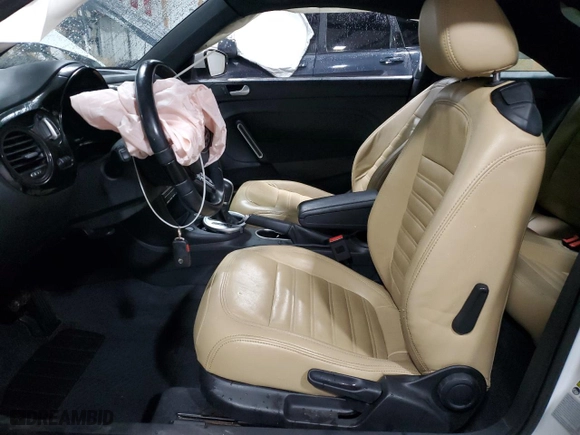 2018 Volkswagen Beetle S with VIN 3VWFD7AT0JM706297, listed as a Copart auction lot 81989394 with 39,393 mi miles and Salvage Title. Bid and sale history available at carsss.com. Image 7.