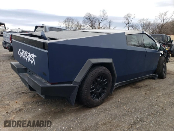 2024 Tesla Cybertruck Cyberbeast z VIN 7G2CEHEE3RA013268, wystawiony jako Copart lot #58946395 z przebiegiem 4869 mil mil oraz Szkody całkowita. Historia ofert i sprzedaży dostępna na DreamBid. Obrazek 3.