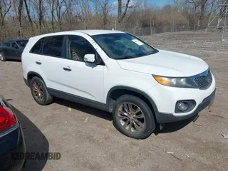 2011 Kia Sorento EX with VIN 5XYKU3A17BG008809, listed as a IAAI auction lot 41880114 with 183,474 mi miles. Bid and sale history available at carsss.com. Image 1.