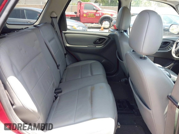 2006 Ford Escape XLT z VIN 1FMYU93126KC43561, wystawiony jako IAAI lot #42527725 z przebiegiem 141 174 mil mil oraz . Historia ofert i sprzedaży dostępna na DreamBid. Obrazek 8.