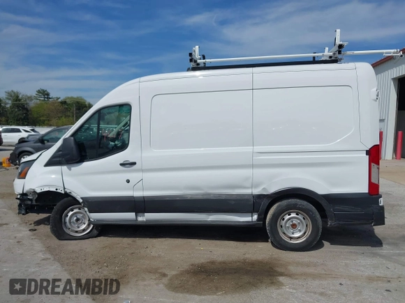 2023 Ford Transit Cargo z VIN 1FTYE1CG2PKB14938, wystawiony jako IAAI lot #41964017 z przebiegiem 6 902 mil mil oraz . Historia ofert i sprzedaży dostępna na DreamBid. Obrazek 14.