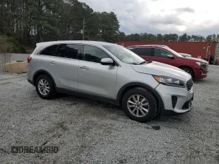 2020 Kia Sorento LX V6 with VIN 5XYPGDA55LG613113, listed as a Copart auction lot 43574995 with 106,949 mi miles and Salvage Title. Bid and sale history available at carsss.com. Image 4.