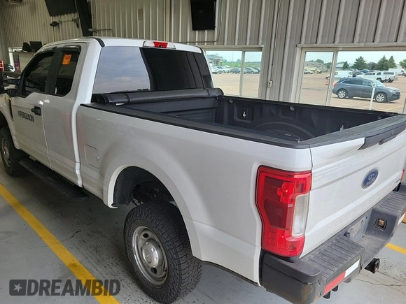 2019 Ford F-250 XL with VIN 1FT7X2B60KED15782, listed as a IAAI auction lot 42840321 with 119,106 mi miles and . Bid and sale history available at DreamBid. Image 48.