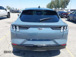 2023 Ford Mustang Mach-E Premium z VIN 3FMTK3R47PMA60861, wystawiony jako IAAI lot #42311615 z przebiegiem 27 469 mil mil oraz . Historia ofert i sprzedaży dostępna na DreamBid. Obrazek 16.