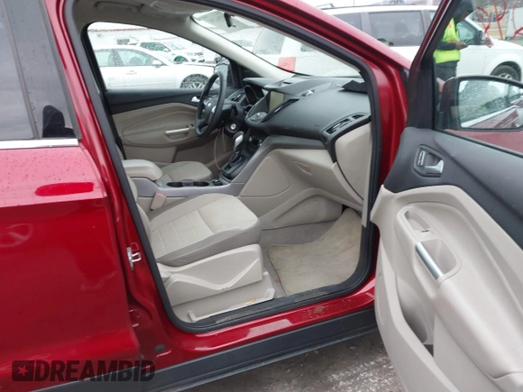 2014 Ford Escape SE with VIN 1FMCU9GX7EUC35483, listed as a IAAI auction lot 41704298 with 105,017 mi miles. Bid and sale history available at carsss.com. Image 5.