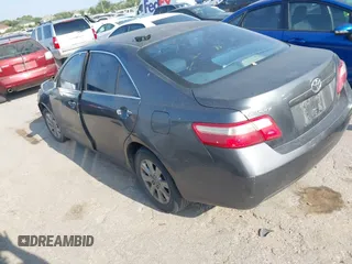 2007 Toyota Camry CE z VIN 4T1BE46K37U140603, wystawiony jako IAAI lot #42305937 z przebiegiem 244 141 mil mil oraz . Historia ofert i sprzedaży dostępna na DreamBid. Obrazek 3.