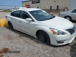 2014 Nissan Altima SV with VIN 1N4AL3AP4EN369324, listed as a IAAI auction lot 41919810 with 199,873 mi miles and . Bid and sale history available at carsss.com. Image 6.