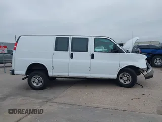 2018 Chevrolet Express Cargo Van with VIN 1GCWGAFG3J1905280, listed as a IAAI auction lot 41610303 with 262,115 mi miles. Bid and sale history available at carsss.com. Image 14.
