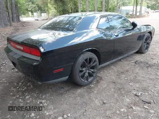 2013 Dodge Challenger SXT z VIN 2C3CDYAG2DH632743, wystawiony jako IAAI lot #42201981 z przebiegiem 154 018 mil mil oraz . Historia ofert i sprzedaży dostępna na DreamBid. Obrazek 4.