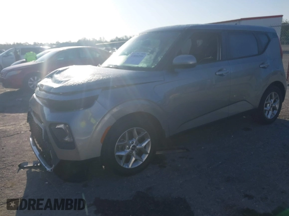 2022 Kia Soul LX with VIN KNDJ23AU7N7805591, listed as a IAAI auction lot 41800259 with 15,589 mi miles. Bid and sale history available at carsss.com. Image 18.