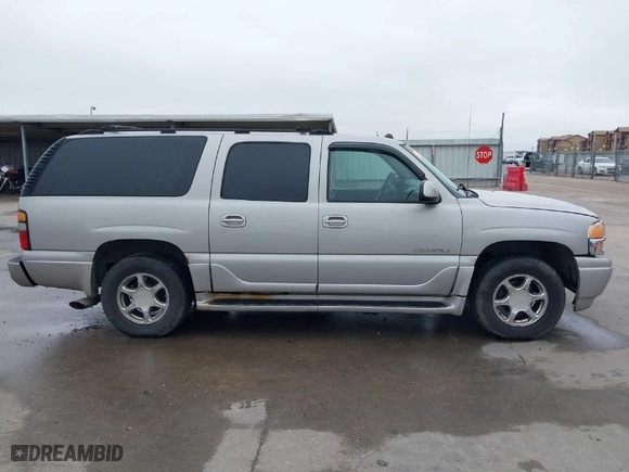 2004 GMC Yukon XL Denali with VIN 1GKFK66U34J270247, listed as a IAAI auction lot 41555598 with NaN miles. Bid and sale history available at carsss.com. Image 14.