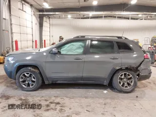 2019 Jeep Cherokee Trailhawk Elite with VIN 1C4PJMBX7KD361203, listed as a IAAI auction lot 41515943 with 133,384 mi miles. Bid and sale history available at carsss.com. Image 14.