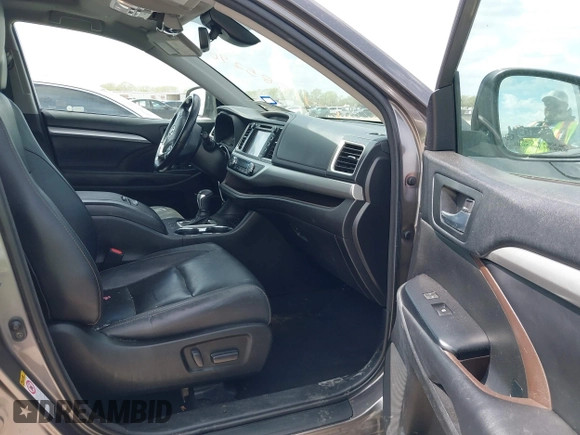 2018 Toyota Highlander SE with VIN 5TDKZRFH9JS544012, listed as a IAAI auction lot 41885296 with 144,500 mi miles and . Bid and sale history available at DreamBid. Image 5.