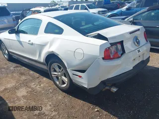 2012 Ford Mustang Premium z VIN 1ZVBP8AM5C5206875, wystawiony jako IAAI lot #42400805 z przebiegiem 178 011 mil mil oraz . Historia ofert i sprzedaży dostępna na DreamBid. Obrazek 6.