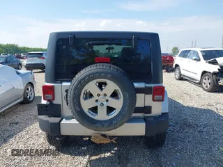 2012 Jeep Wrangler Unlimited Altitude z VIN 1C4HJWEGXCL120397, wystawiony jako IAAI lot #42219976 z przebiegiem 119 172 mil mil oraz . Historia ofert i sprzedaży dostępna na DreamBid. Obrazek 17.