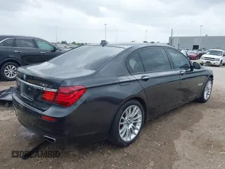 2014 BMW 7 Series ALPINA B7 z VIN WBAYE8C57ED134799, wystawiony jako IAAI lot #41891633 z przebiegiem 96 411 mil mil oraz . Historia ofert i sprzedaży dostępna na DreamBid. Obrazek 4.