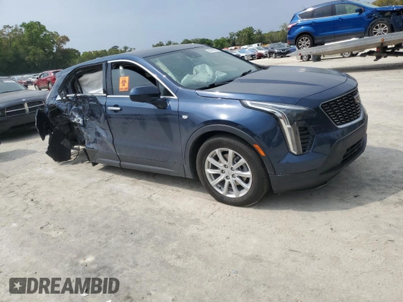 2022 Cadillac XT4 FWD Luxury z VIN 1GYAZAR47NF120348, wystawiony jako Copart lot #50187025 z przebiegiem 76 886 mil mil oraz Nie do naprawy • Non repairable. Historia ofert i sprzedaży dostępna na DreamBid. Obrazek 4.