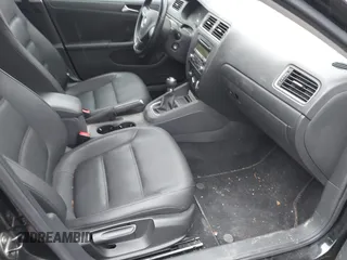2011 Volkswagen Jetta SE с VIN 3VWBZ7AJ9BM395274, выставлен на аукционе IAAI как лот 41672902 с пробегом 79 218 миль миль и . История ставок и продаж доступна на DreamBid. Изображение 5.