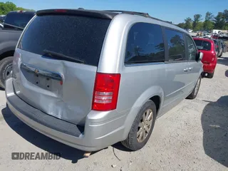 2008 Chrysler Town & Country Touring with VIN 2A8HR54P88R114822, listed as a IAAI auction lot 42051944 with 204,282 mi miles and . Bid and sale history available at DreamBid. Image 4.