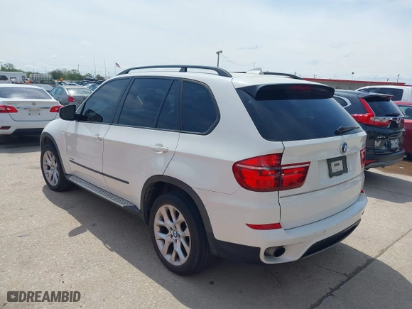 2011 BMW X5 35i with VIN 5UXZV4C57BL401794, listed as a IAAI auction lot 41897040 with 1 mi miles. Bid and sale history available at carsss.com. Image 3.