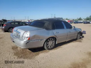 2004 Lincoln Town Car Ultimate z VIN 1LNHM83W94Y625182, wystawiony jako Copart lot #55632185 z przebiegiem 179 597 mil mil oraz Szkoda całkowita • Salvage title. Historia ofert i sprzedaży dostępna na DreamBid. Obrazek 3.